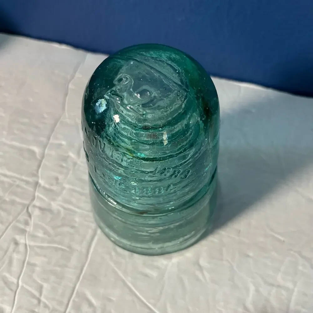 BROOKFIELD Beehive‎ Glass Insulator Aqua PAT'D NOV 13TH 1883 and FEB 12TH 1884
